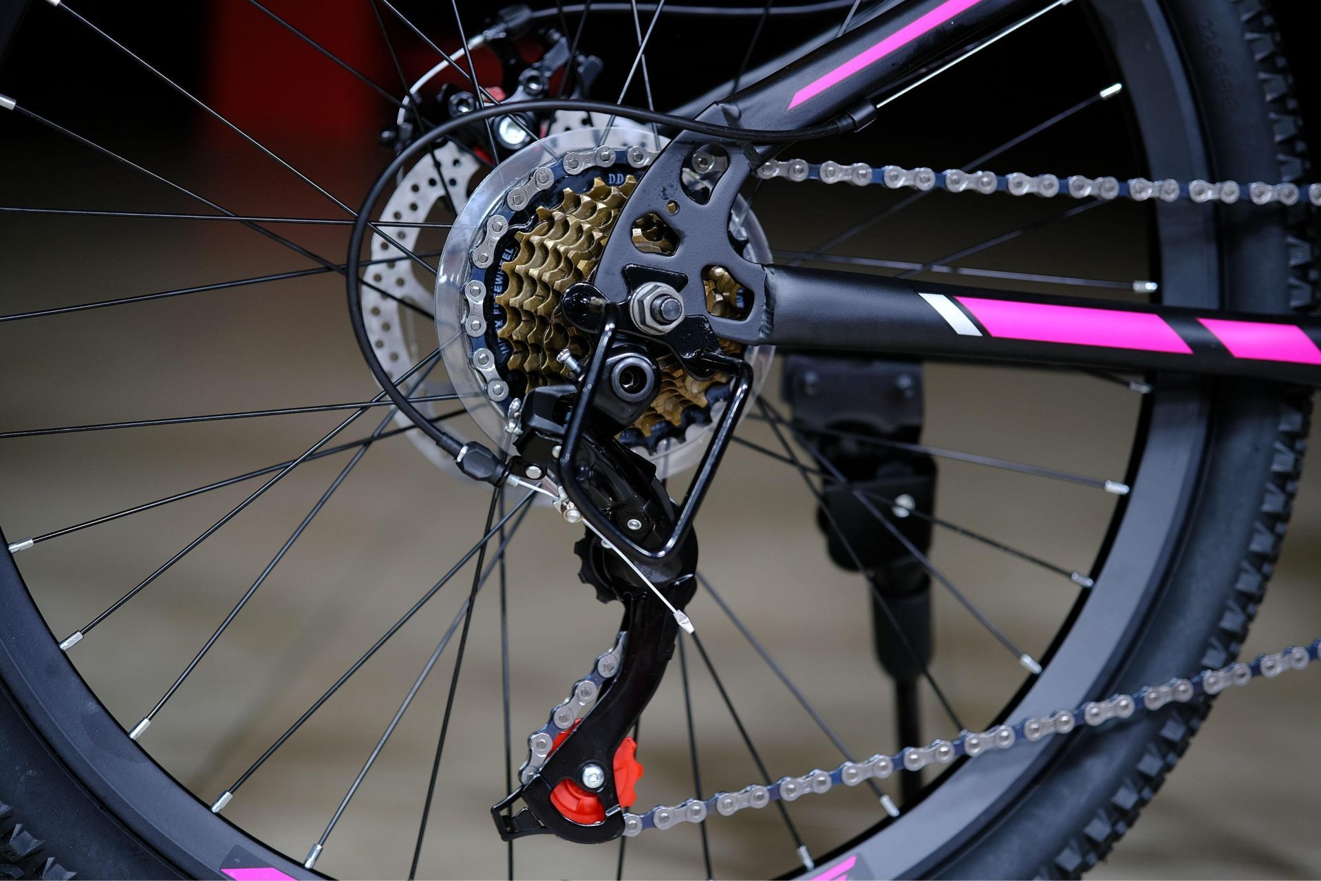 Задний переключатель Shiming TZ (аналог Shimano TZ500)
 HOKE Steel WAY 24 матовый чёрный-розовый