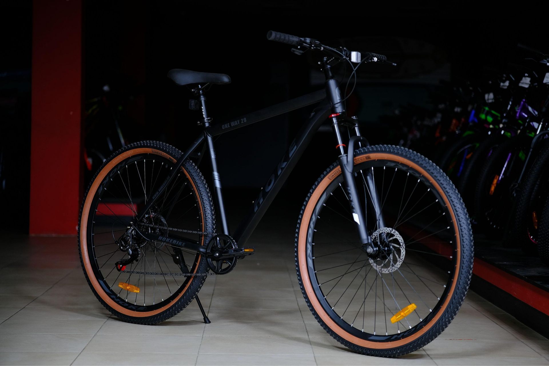 Обод 29 ALLOY двойной усиленный высокий, втулки алюминиевые на промподшипниках
 HOKE ONE WAY 29 матовый чёрный 17